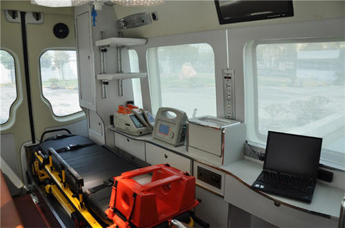 灵台县救护车内部